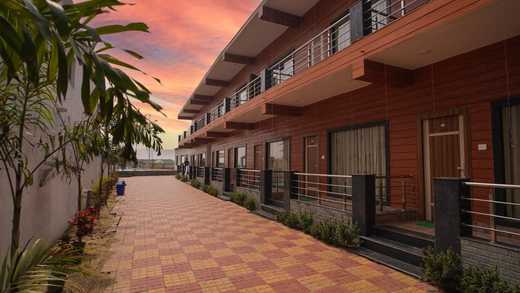 Sea Queen Beach Resort On Beach !! Couple Friendly Family Resort !! Mandarmani Exterior photo